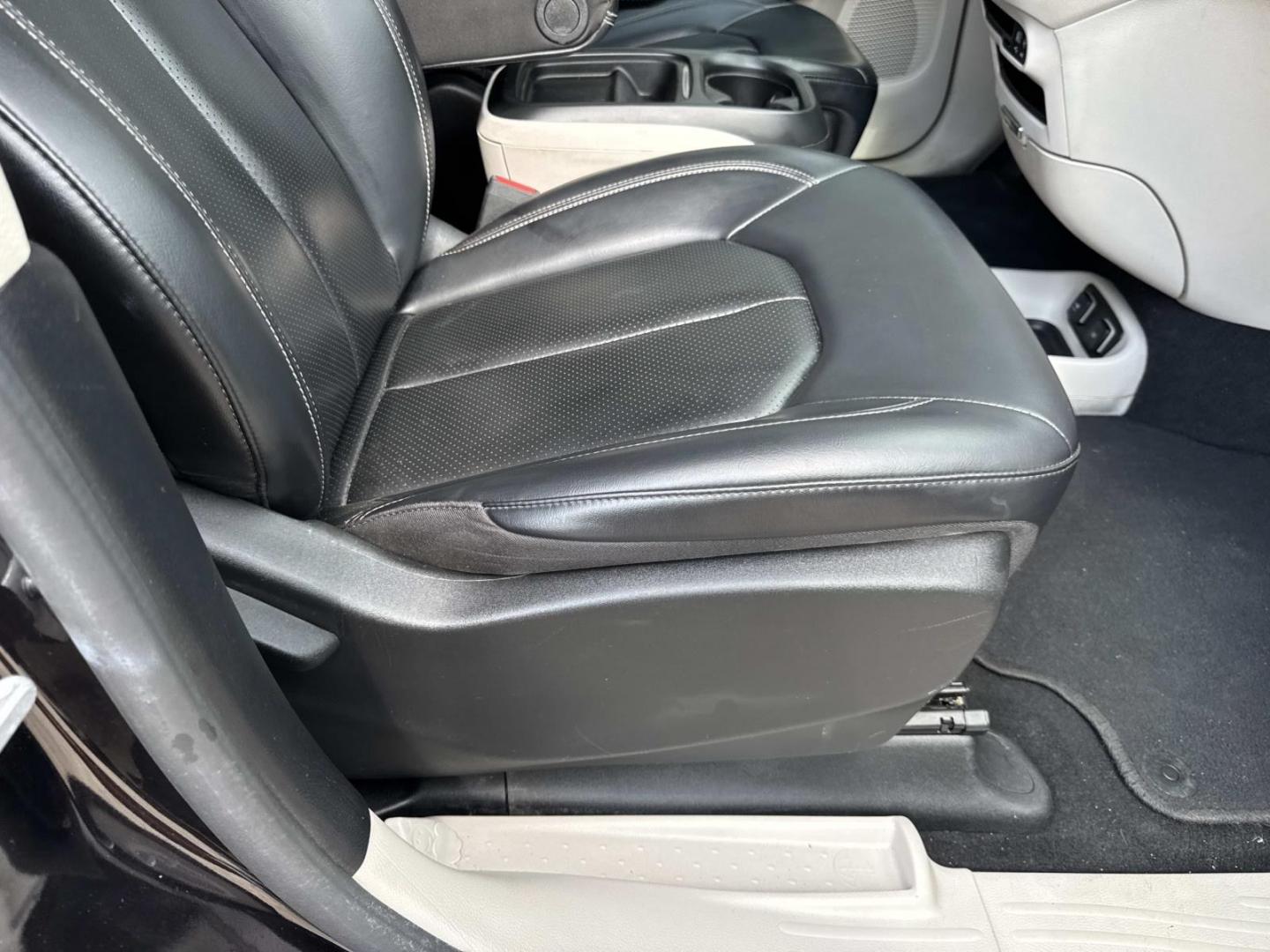 2020 Black /Alloy/Black Chrysler Voyager LXI FWD (2C4RC1DG3LR) , Automatic transmission, located at 6904 Johnston St., Lafayette, LA, 70503, (337) 988-1960, 30.143589, -92.100601- Photo#11