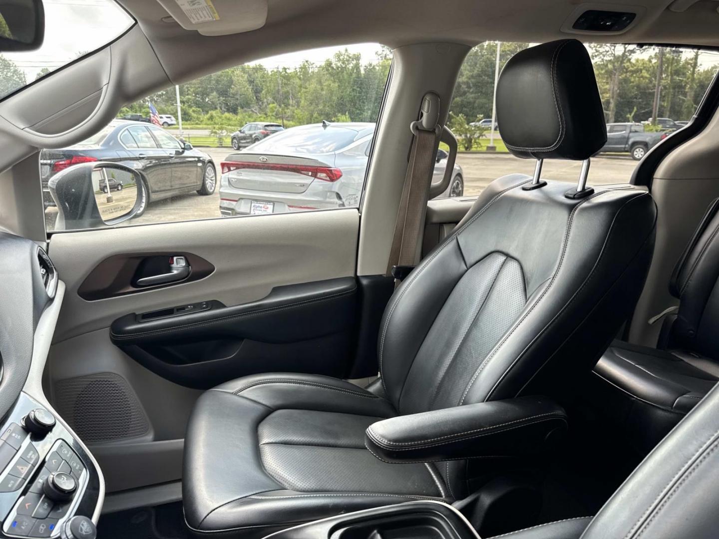 2020 Black /Alloy/Black Chrysler Voyager LXI FWD (2C4RC1DG3LR) , Automatic transmission, located at 6904 Johnston St., Lafayette, LA, 70503, (337) 988-1960, 30.143589, -92.100601- Photo#15