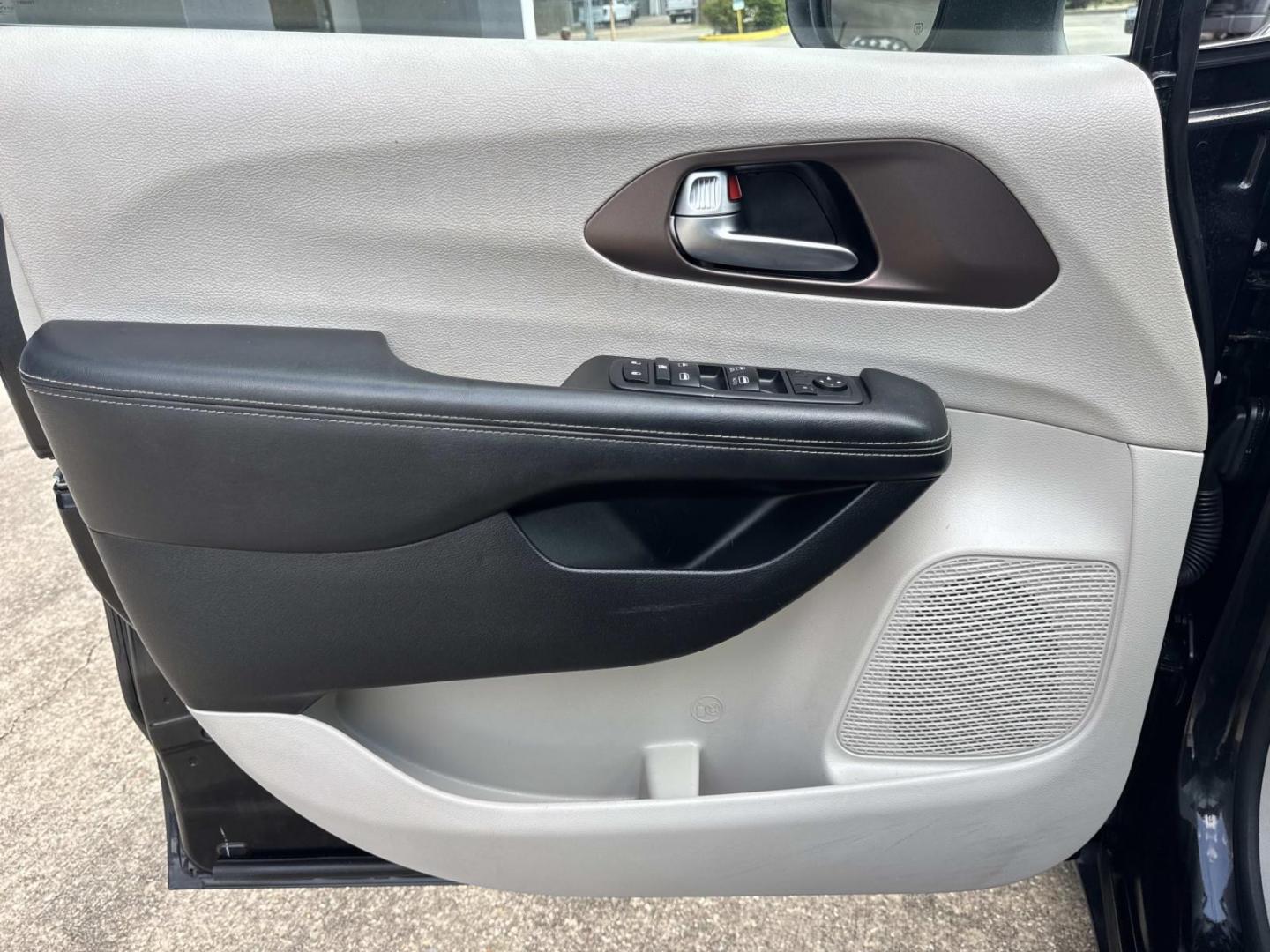 2020 Black /Alloy/Black Chrysler Voyager LXI FWD (2C4RC1DG3LR) , Automatic transmission, located at 6904 Johnston St., Lafayette, LA, 70503, (337) 988-1960, 30.143589, -92.100601- Photo#18