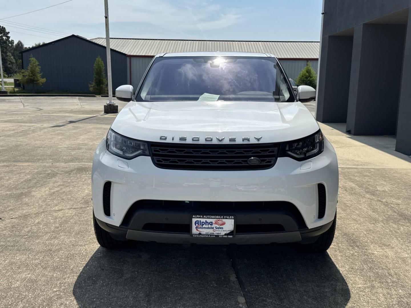2017 White /Gray Land Rover Discovery SE V6 Supercharged (SALRGBBV2HA) , Automatic transmission, located at 6904 Johnston St., Lafayette, LA, 70503, (337) 988-1960, 30.143589, -92.100601- Photo#1