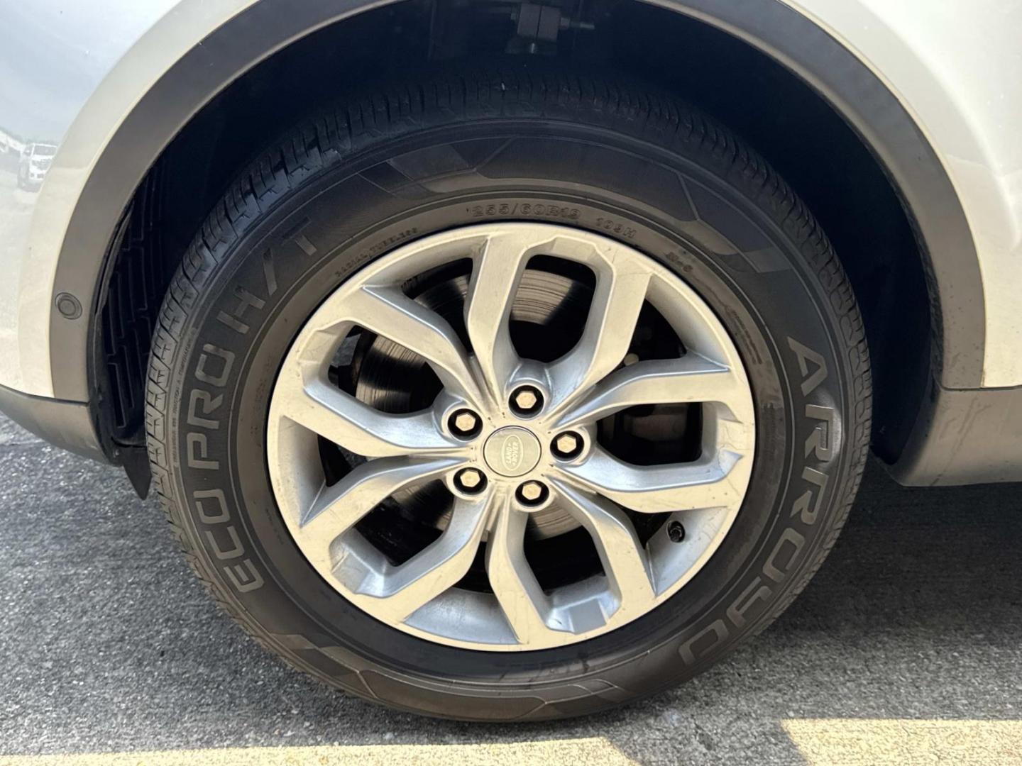 2017 White /Gray Land Rover Discovery SE V6 Supercharged (SALRGBBV2HA) , Automatic transmission, located at 6904 Johnston St., Lafayette, LA, 70503, (337) 988-1960, 30.143589, -92.100601- Photo#3