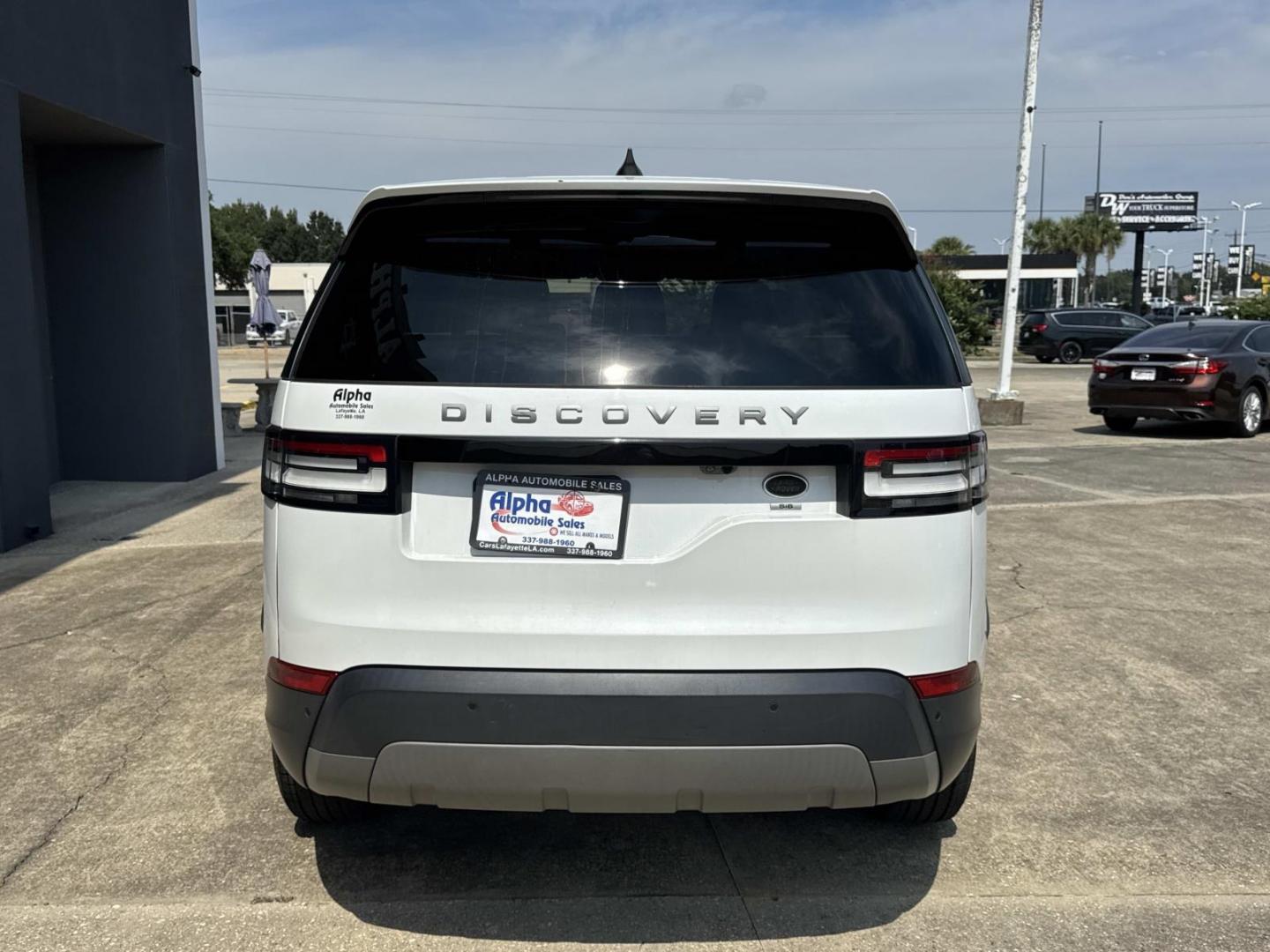 2017 White /Gray Land Rover Discovery SE V6 Supercharged (SALRGBBV2HA) , Automatic transmission, located at 6904 Johnston St., Lafayette, LA, 70503, (337) 988-1960, 30.143589, -92.100601- Photo#5