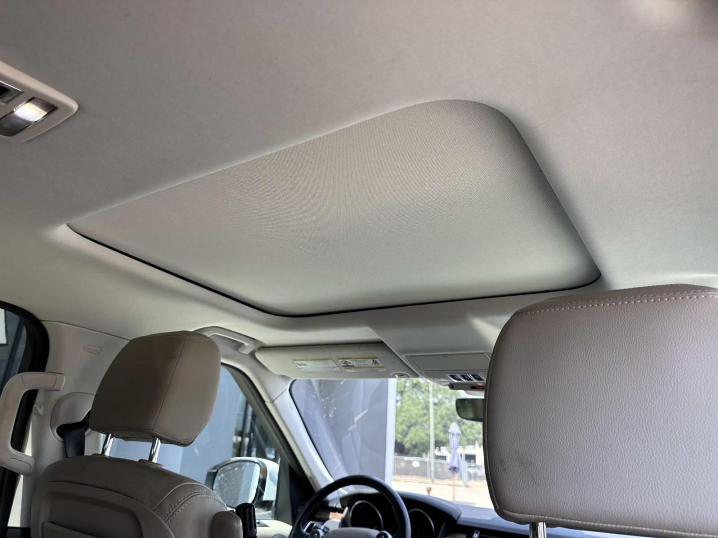 2017 White /Gray Land Rover Discovery SE V6 Supercharged (SALRGBBV2HA) , Automatic transmission, located at 6904 Johnston St., Lafayette, LA, 70503, (337) 988-1960, 30.143589, -92.100601- Photo#10