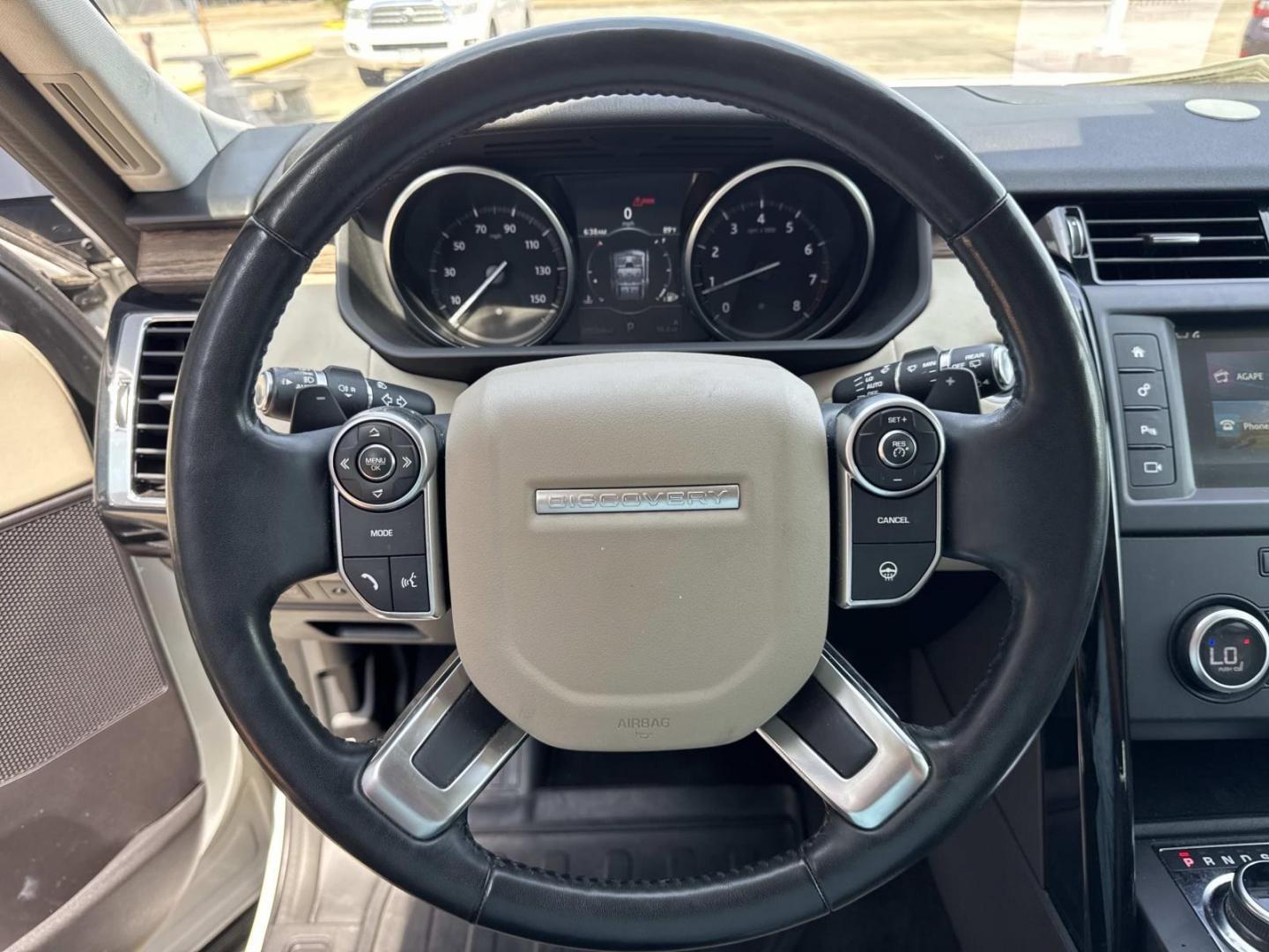 2017 White /Gray Land Rover Discovery SE V6 Supercharged (SALRGBBV2HA) , Automatic transmission, located at 6904 Johnston St., Lafayette, LA, 70503, (337) 988-1960, 30.143589, -92.100601- Photo#23