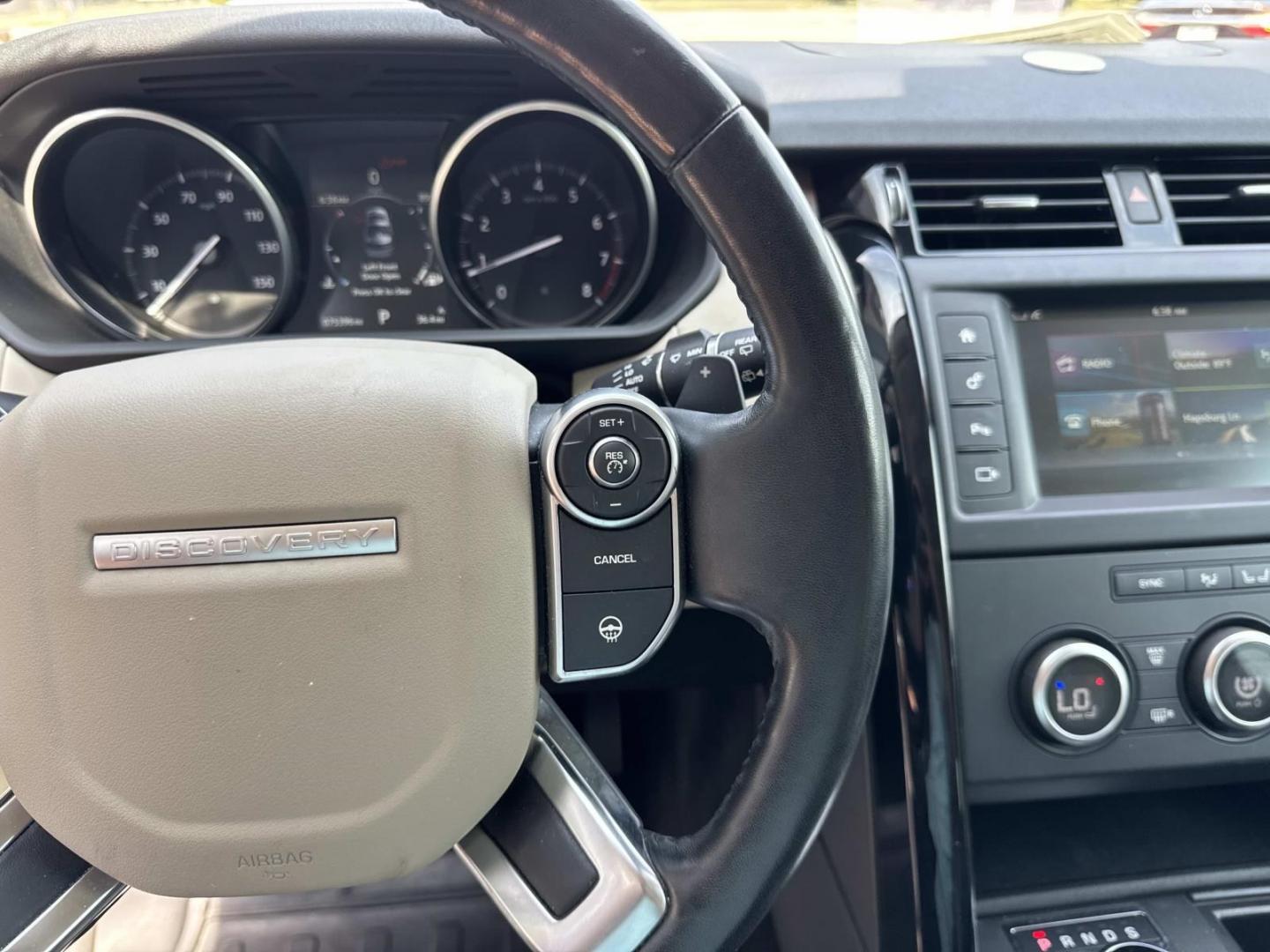 2017 White /Gray Land Rover Discovery SE V6 Supercharged (SALRGBBV2HA) , Automatic transmission, located at 6904 Johnston St., Lafayette, LA, 70503, (337) 988-1960, 30.143589, -92.100601- Photo#25