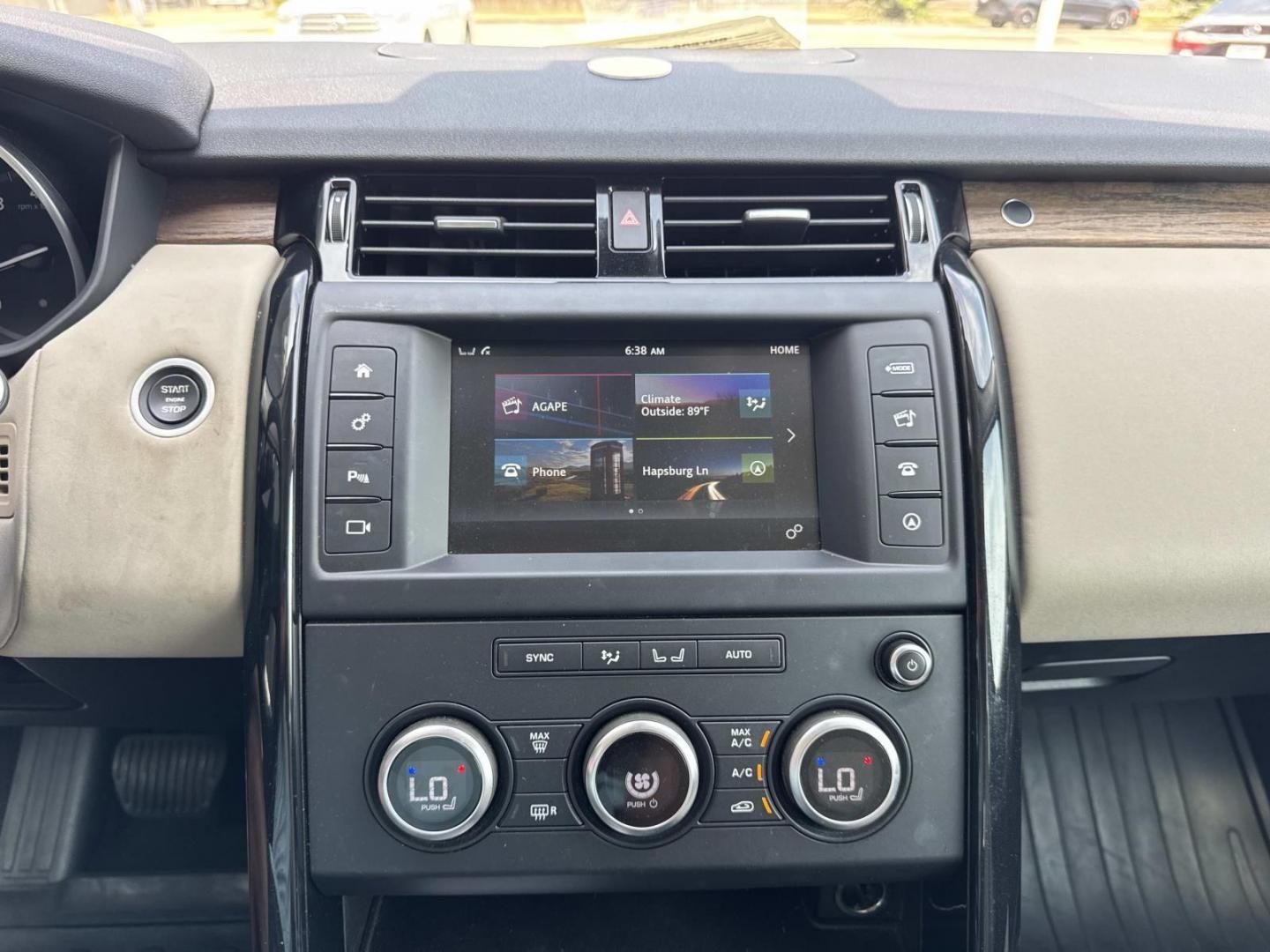2017 White /Gray Land Rover Discovery SE V6 Supercharged (SALRGBBV2HA) , Automatic transmission, located at 6904 Johnston St., Lafayette, LA, 70503, (337) 988-1960, 30.143589, -92.100601- Photo#26