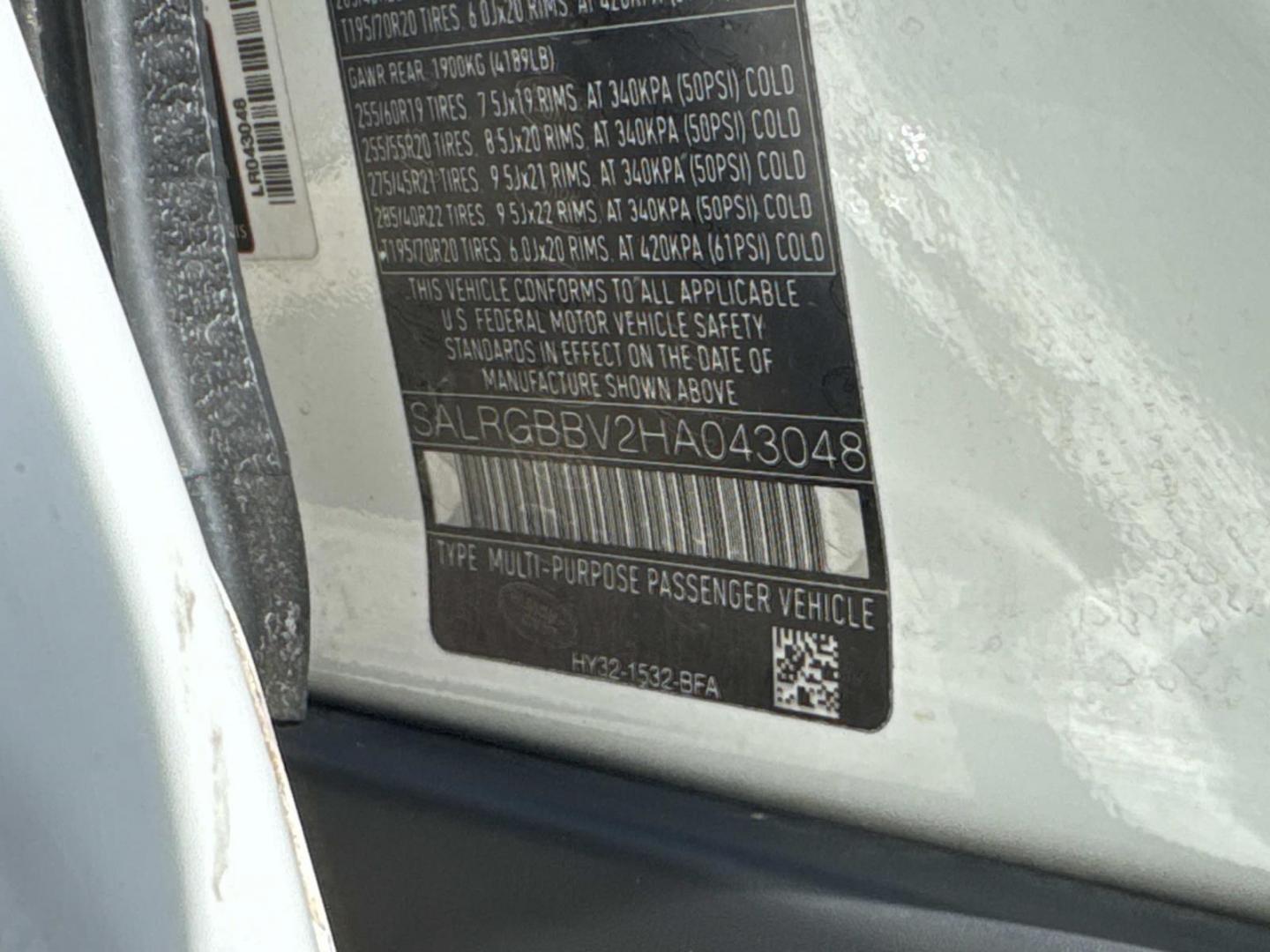 2017 White /Gray Land Rover Discovery SE V6 Supercharged (SALRGBBV2HA) , Automatic transmission, located at 6904 Johnston St., Lafayette, LA, 70503, (337) 988-1960, 30.143589, -92.100601- Photo#29
